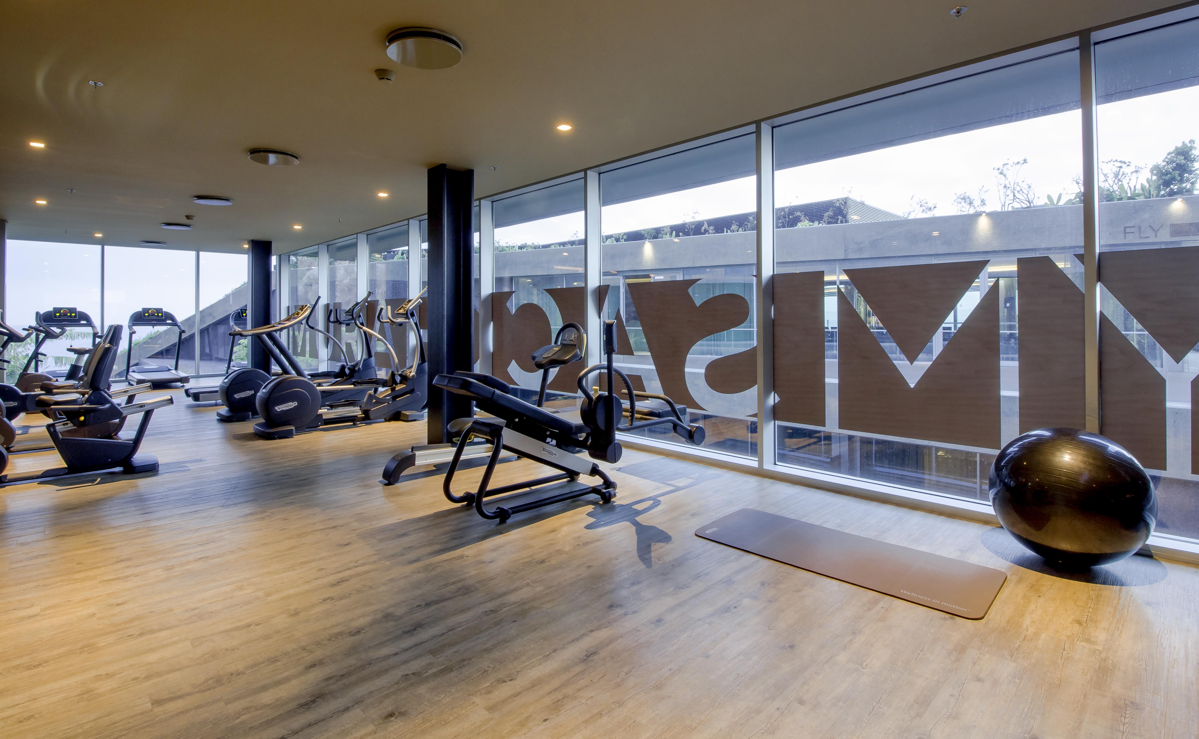 Saccharum - Resort And Spa - Savoy Signature Calheta  Luaran gambar The gym at the MÖVENPICK Hotel in Basel, Switzerland
