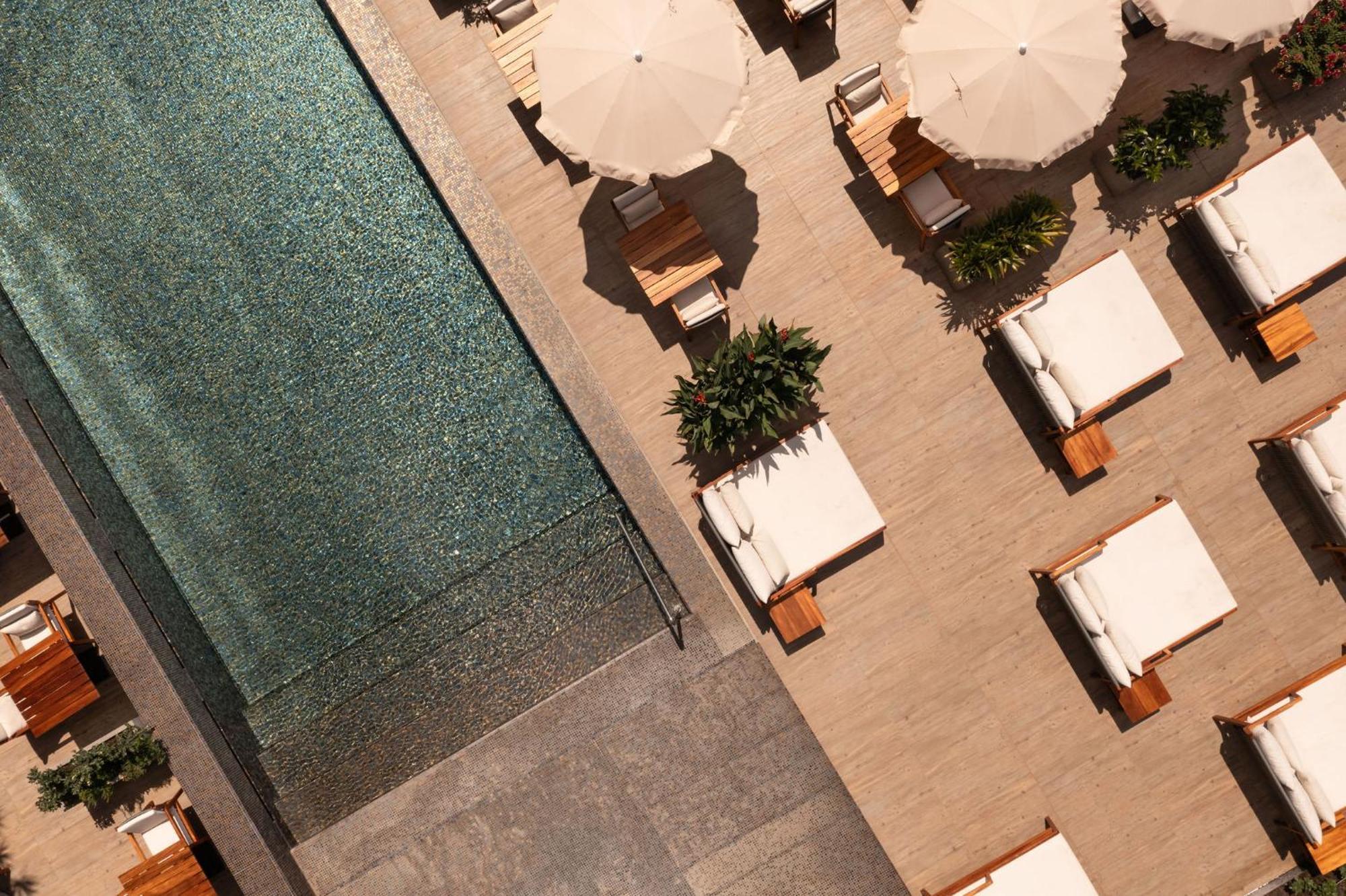 Saccharum - Resort And Spa - Savoy Signature Calheta  Luaran gambar The pool at the 101 Sky Lounge