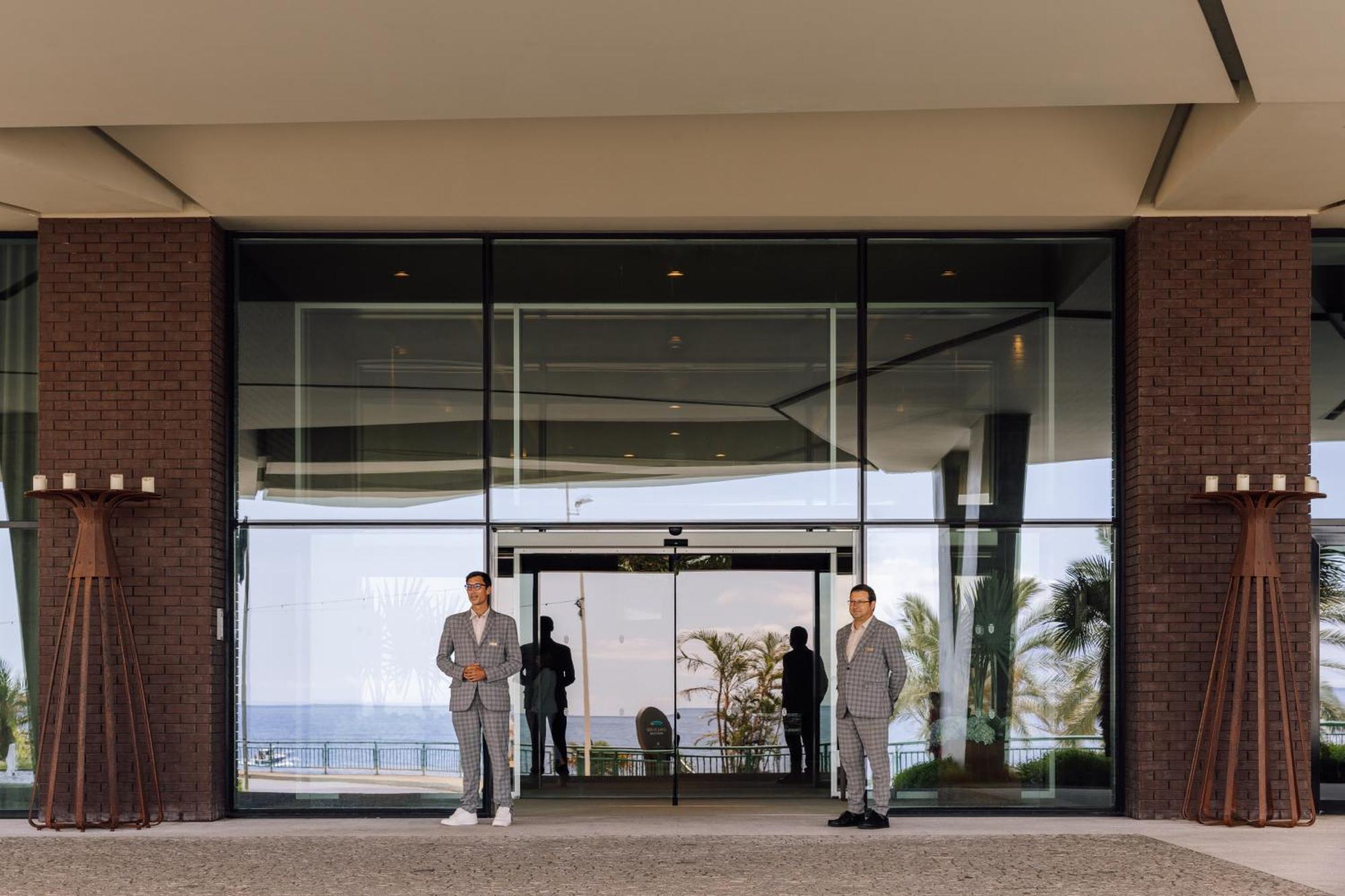 Saccharum - Resort And Spa - Savoy Signature Calheta  Luaran gambar Entrance of the hotel